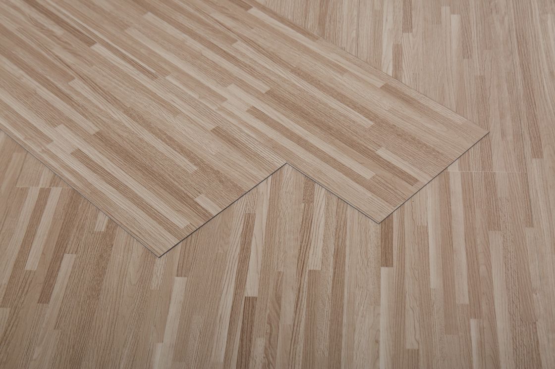 Podłogi z płytek PVC 4,0 mm 5,0 mm samoprzylepne płyty podłogowe z winylu 3,0 mm powłoka UV