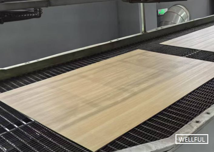 Powierzchnia drewniana SPC Płyty z ochładzaniem wodnym Oczyszczanie i konstrukcja Warstwa zużycia / warstwa druku / warstwa podstawy